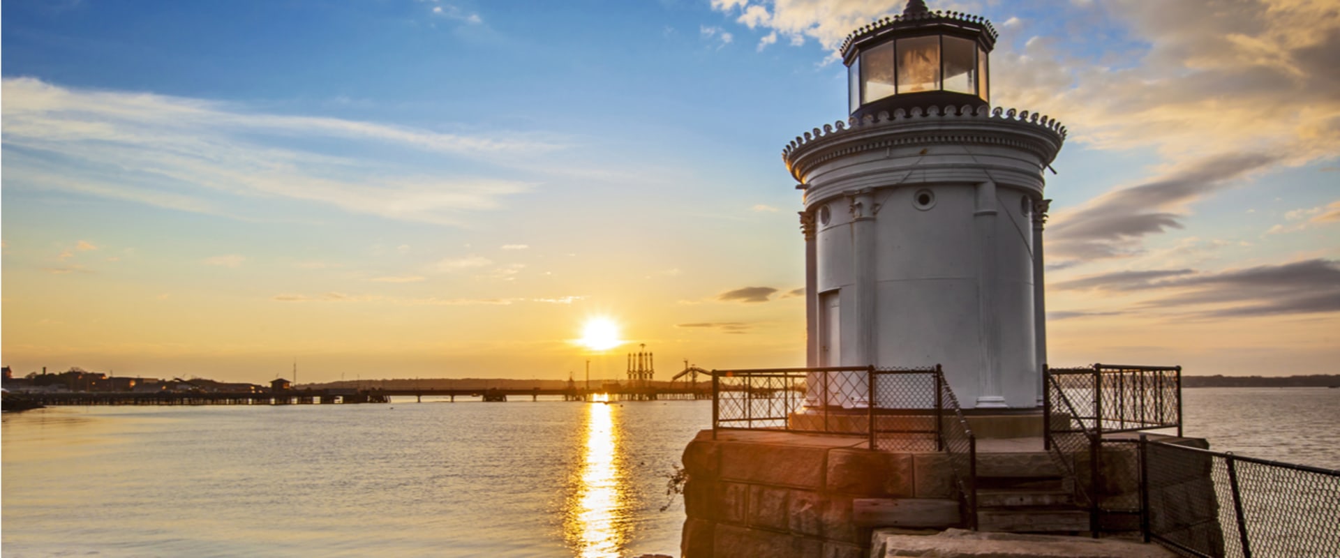 Negotiating the Terms of the Sale for Selling a House in Maine